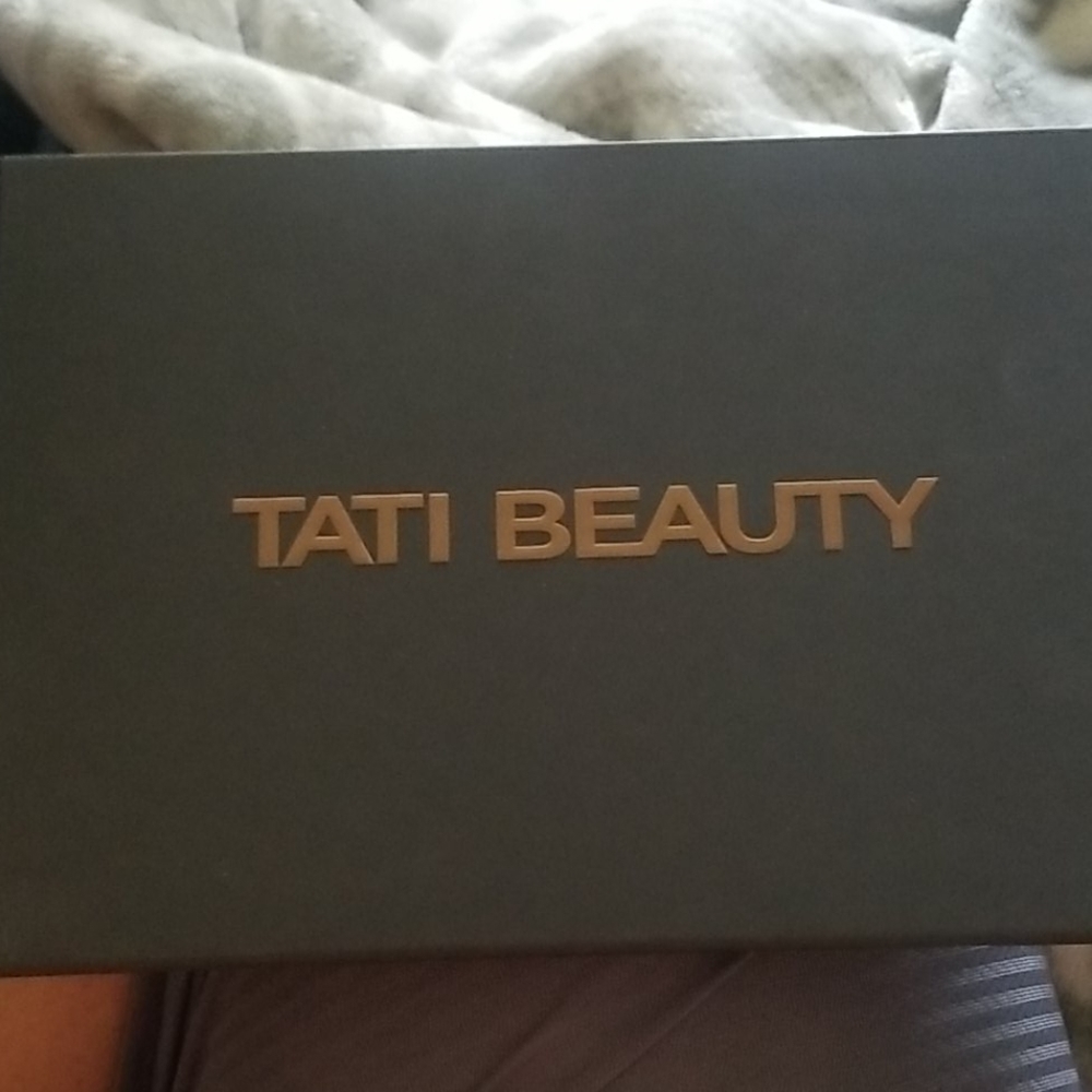 Tati beauty eyeshadow pallet